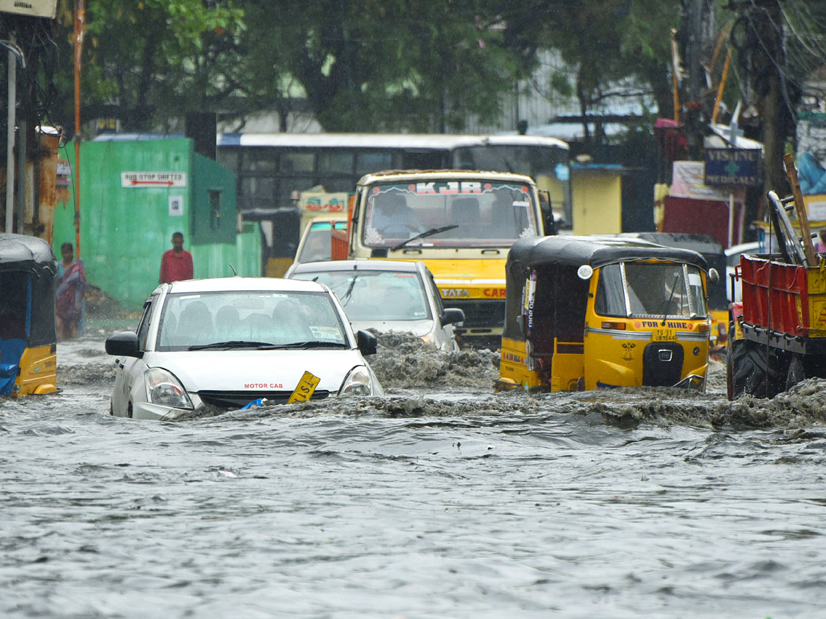 Heavy Rain in Hyderabad Photos - Sakshi14