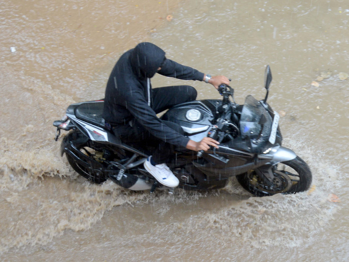 Heavy Rain in Hyderabad Photos - Sakshi15