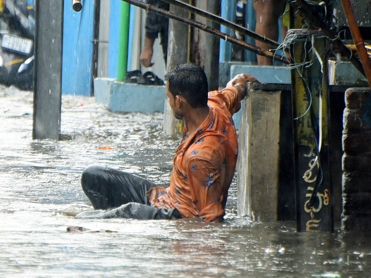 Heavy Rain in Hyderabad Photos - Sakshi16