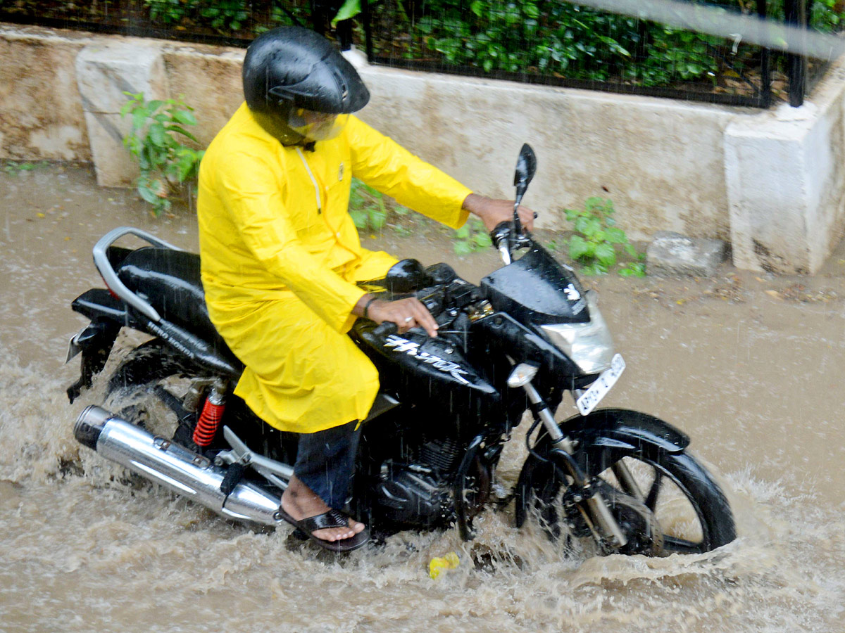 Heavy Rain in Hyderabad Photos - Sakshi17