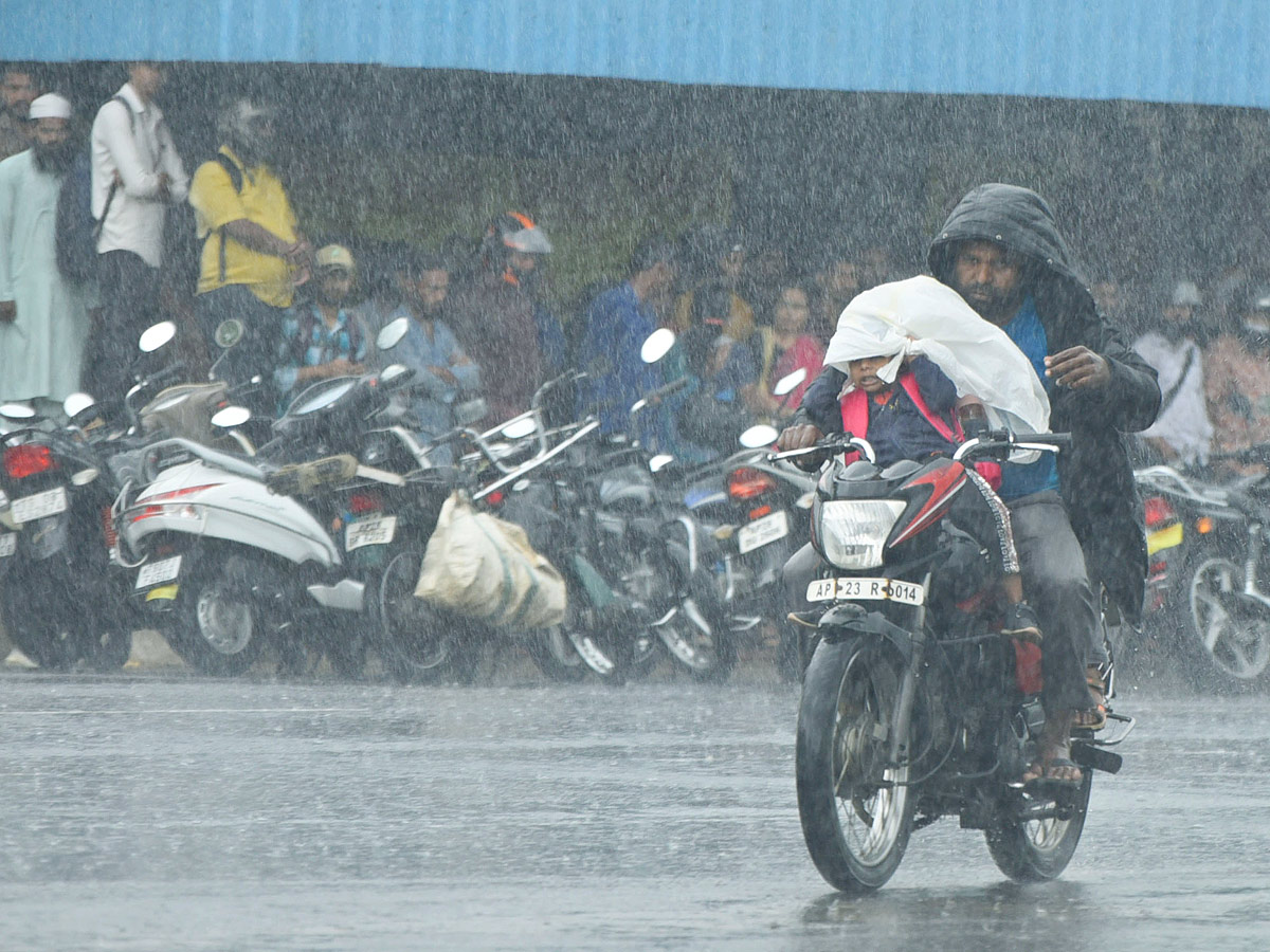 Heavy Rain in Hyderabad Photos - Sakshi21