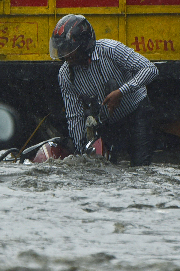 Heavy Rain in Hyderabad Photos - Sakshi30