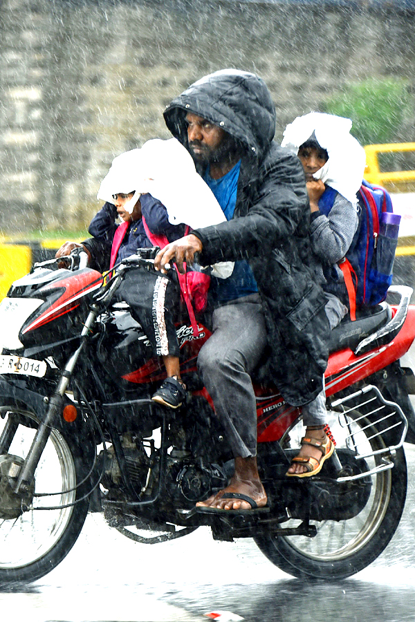 Heavy Rain in Hyderabad Photos - Sakshi31