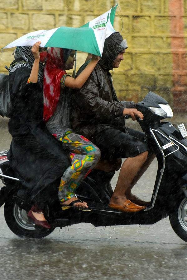 Heavy Rain in Hyderabad Photos - Sakshi32