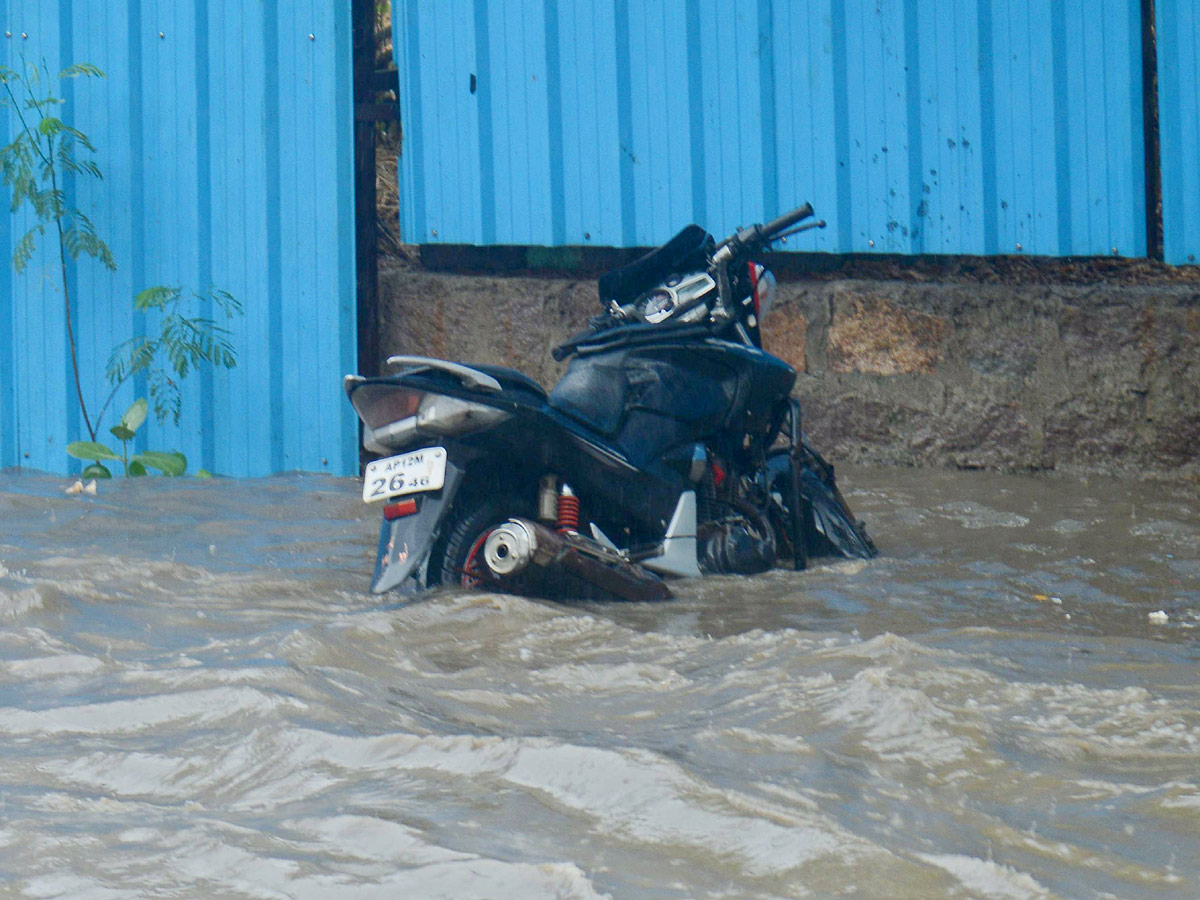 Heavy Rain in Hyderabad Photos - Sakshi7