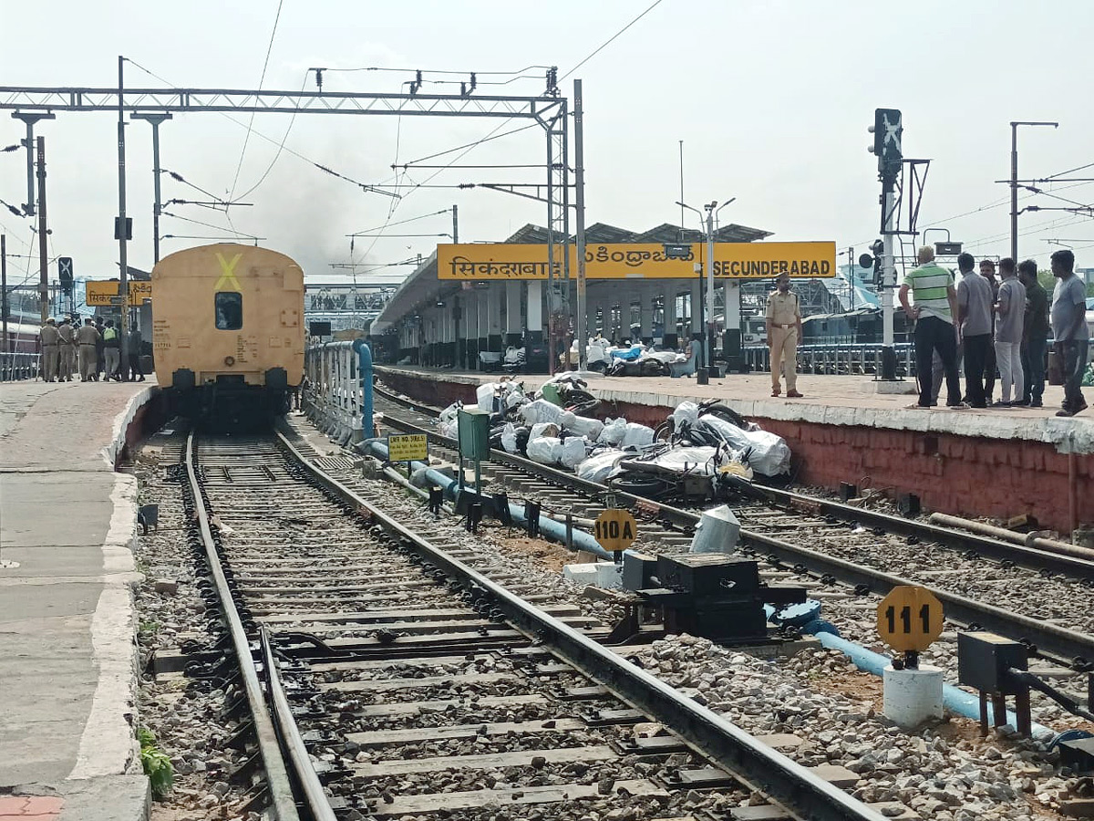 Students Protest At Secunderabad Station Photos - Sakshi16