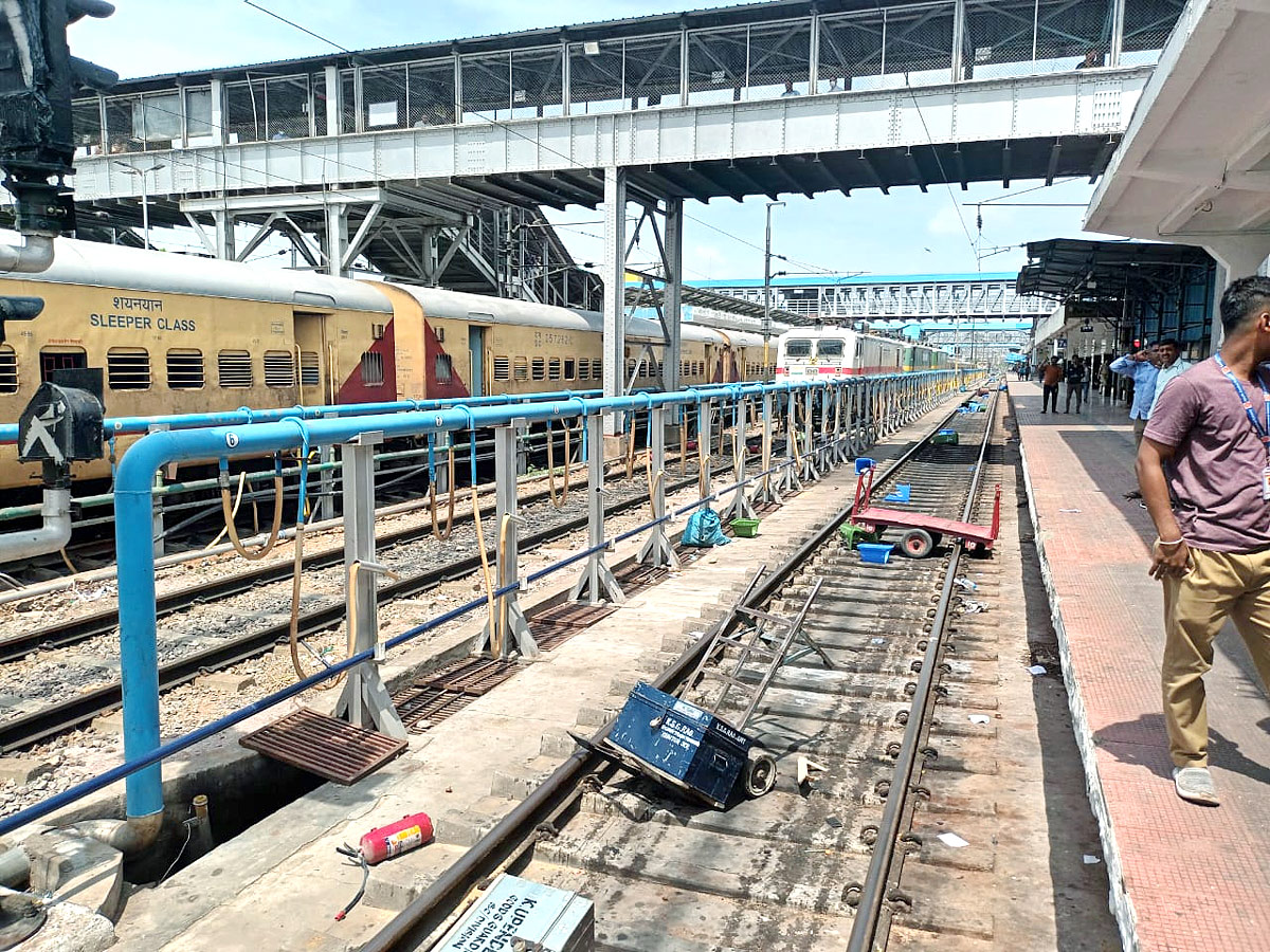 Students Protest At Secunderabad Station Photos - Sakshi5