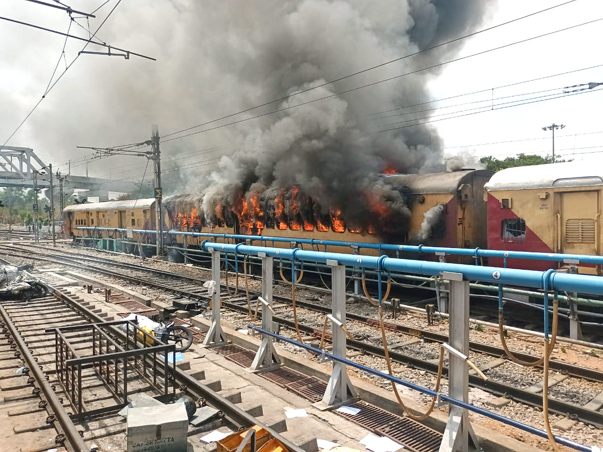 Students Protest At Secunderabad Station Photos - Sakshi4