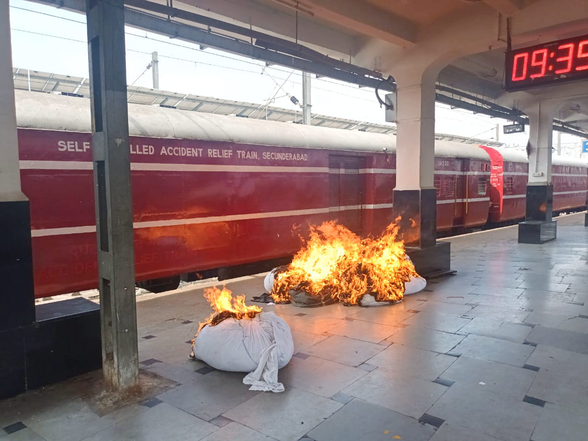 Students Protest At Secunderabad Station Photos - Sakshi2