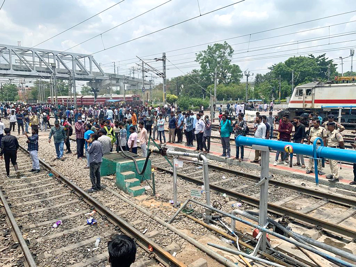 Students Protest At Secunderabad Station Photos - Sakshi42