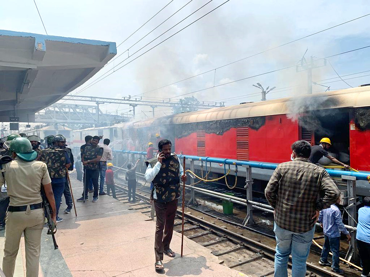 Students Protest At Secunderabad Station Photos - Sakshi43