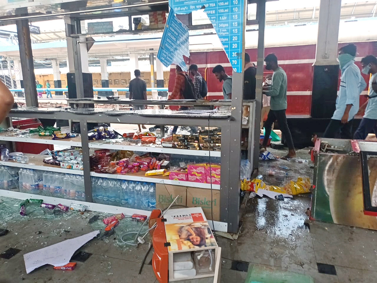 Students Protest At Secunderabad Station Photos - Sakshi14