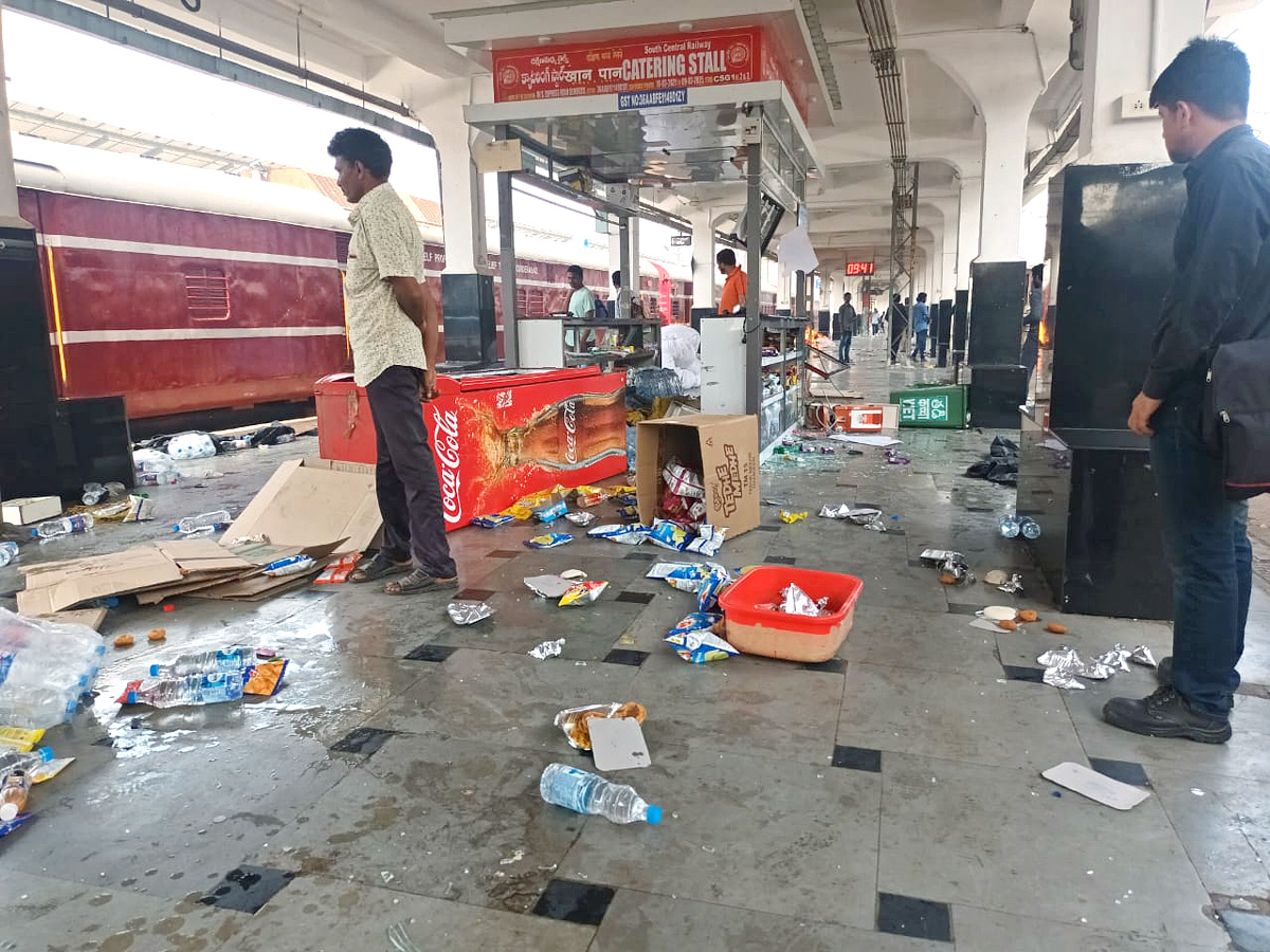 Students Protest At Secunderabad Station Photos - Sakshi13