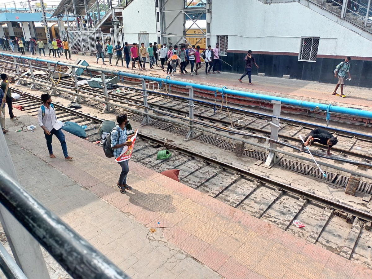 Students Protest At Secunderabad Station Photos - Sakshi11