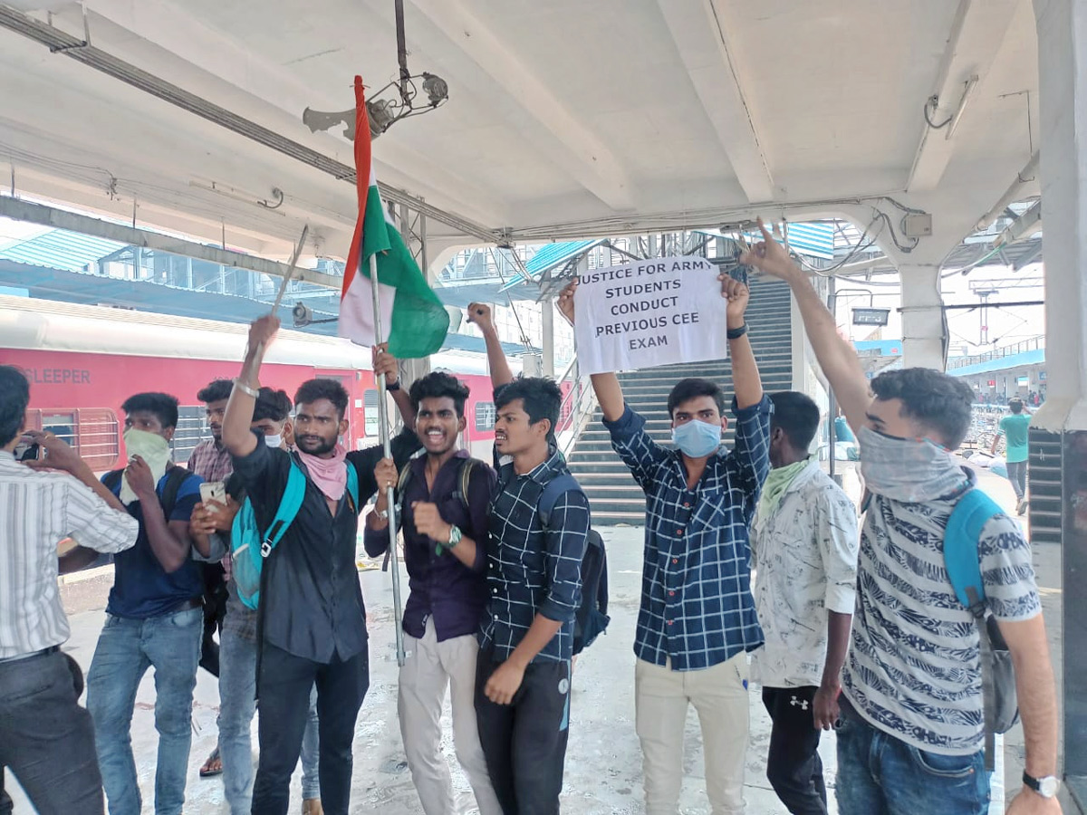 Students Protest At Secunderabad Station Photos - Sakshi10