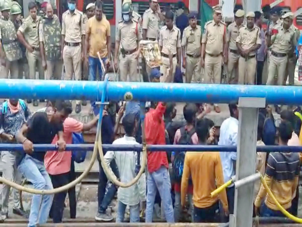 Students Protest At Secunderabad Station Photos - Sakshi25