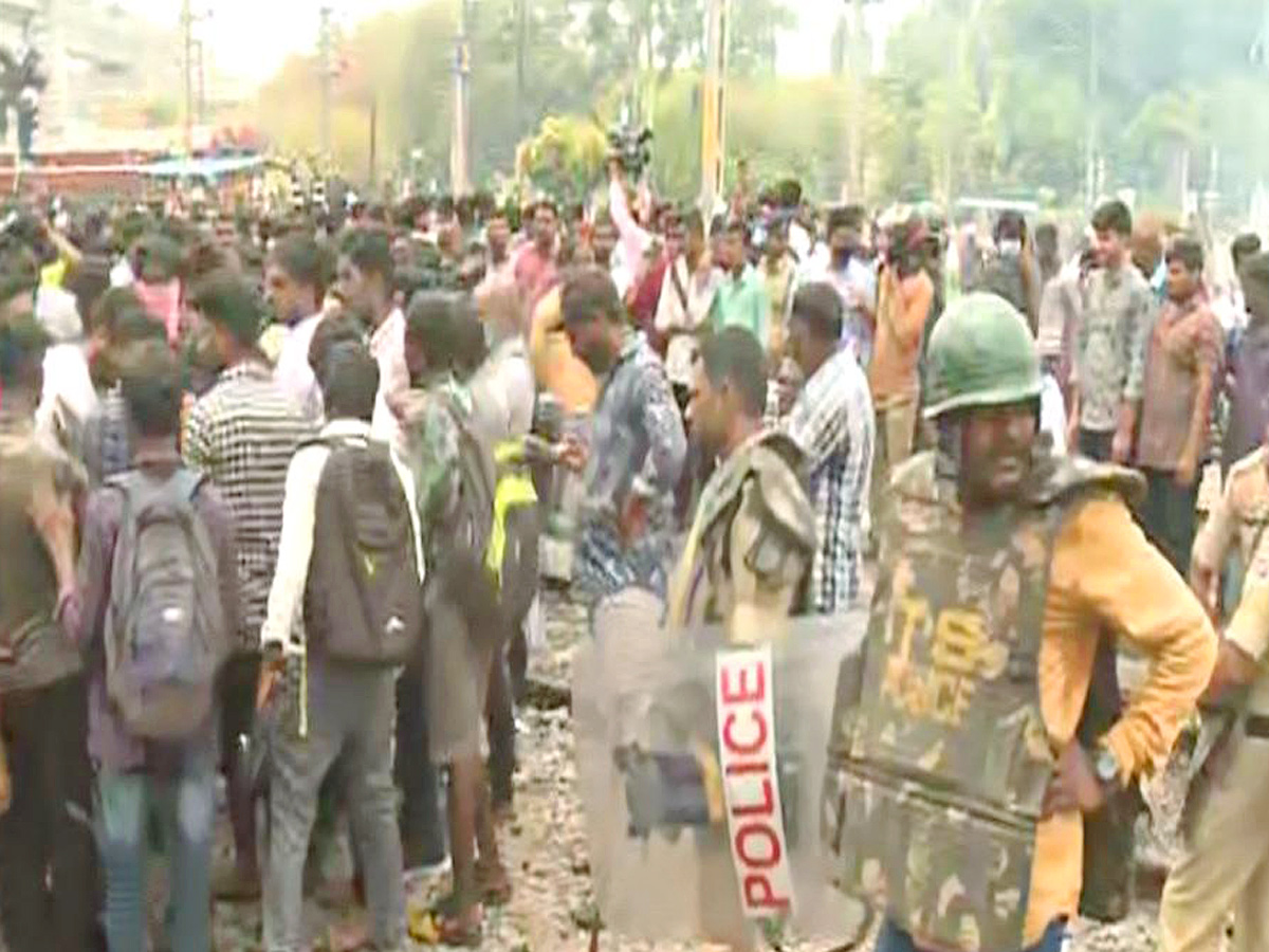 Students Protest At Secunderabad Station Photos - Sakshi31