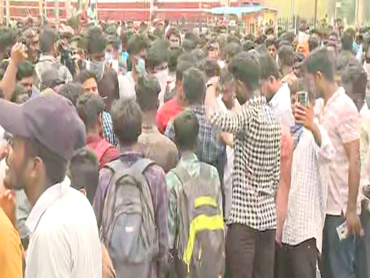 Students Protest At Secunderabad Station Photos - Sakshi32