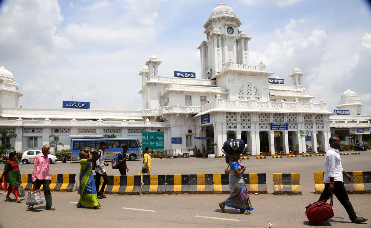 Agnipath Protests In Secunderabadrailwaystation - Sakshi11