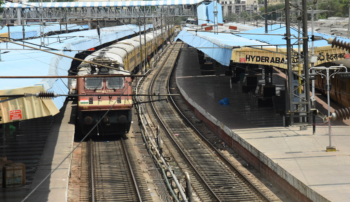 Agnipath Protests In Secunderabadrailwaystation - Sakshi16