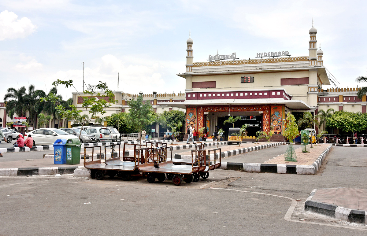 Agnipath Protests In Secunderabadrailwaystation - Sakshi4