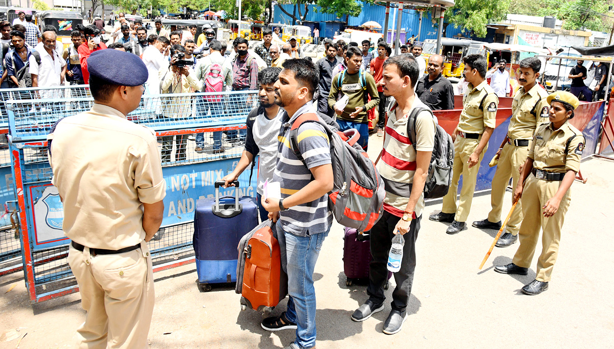 Agnipath Protests In Secunderabadrailwaystation - Sakshi6