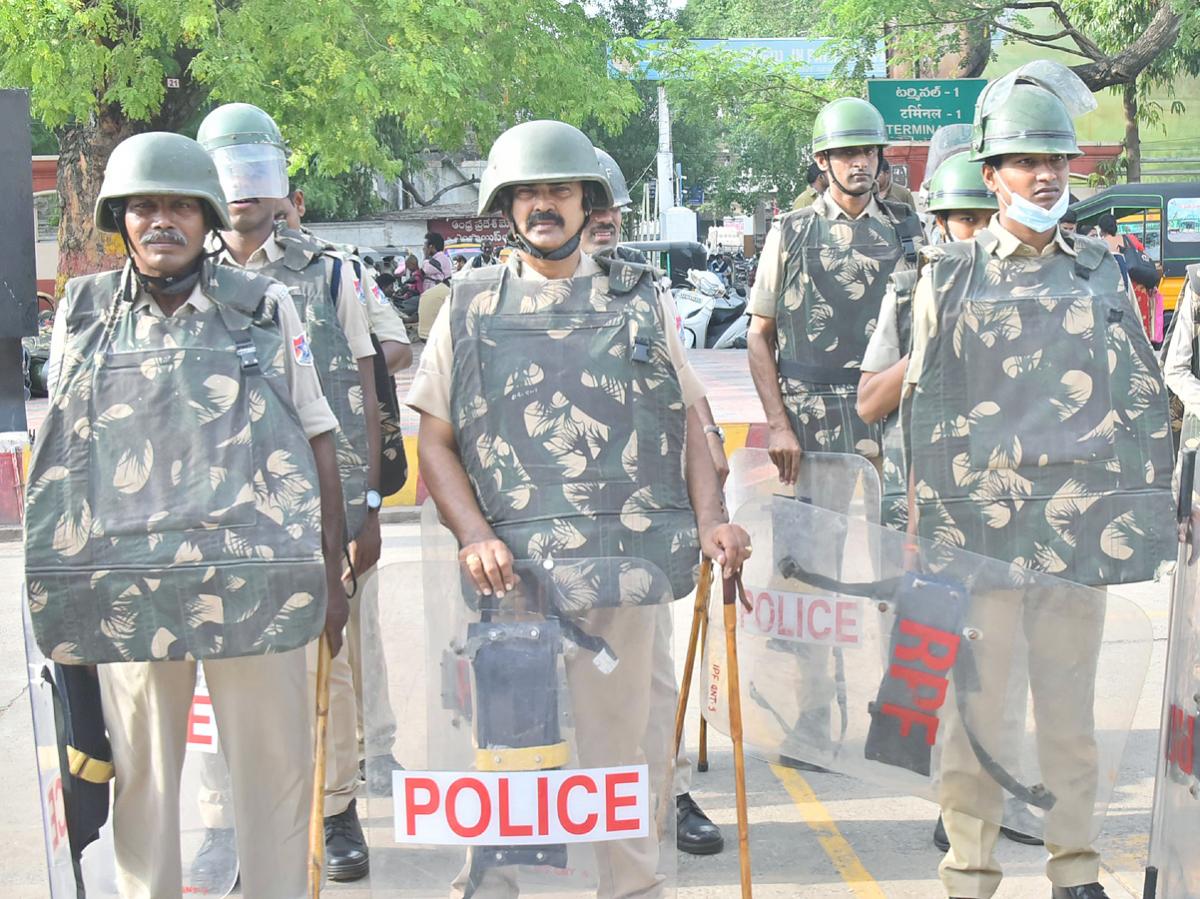 AP Cities on High Alert Security Beefed at Major Railway stations Photo Gallery - Sakshi15