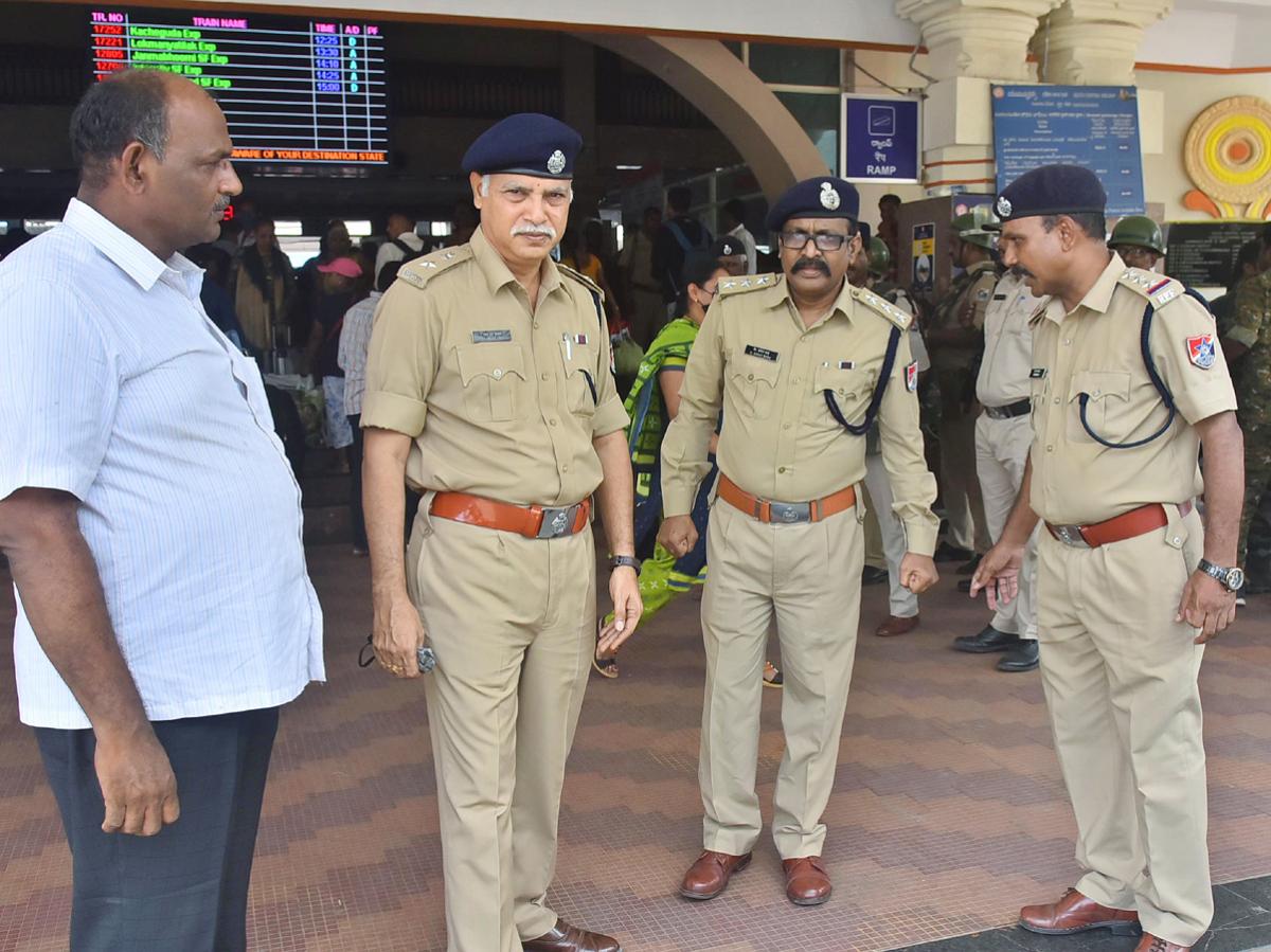 AP Cities on High Alert Security Beefed at Major Railway stations Photo Gallery - Sakshi8