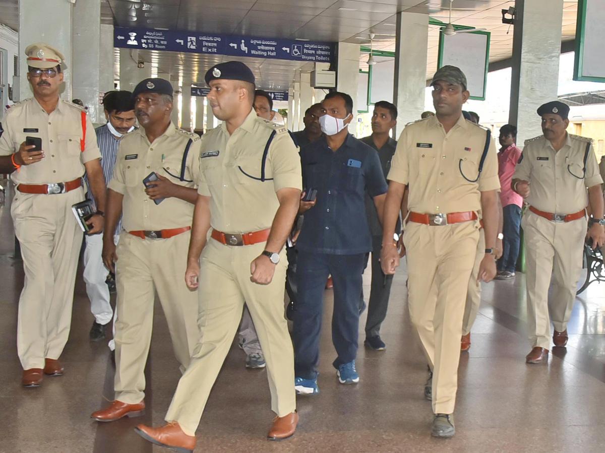 AP Cities on High Alert Security Beefed at Major Railway stations Photo Gallery - Sakshi10