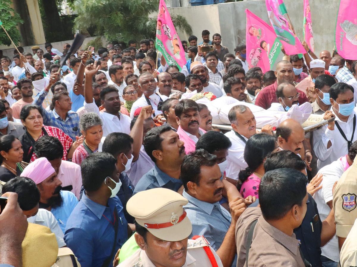 Army Aspirant Rakesh Funeral Ends Photo Gallery - Sakshi14