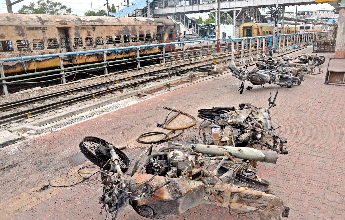 Agnipath Protests In Secunderabadrailwaystation - Sakshi22