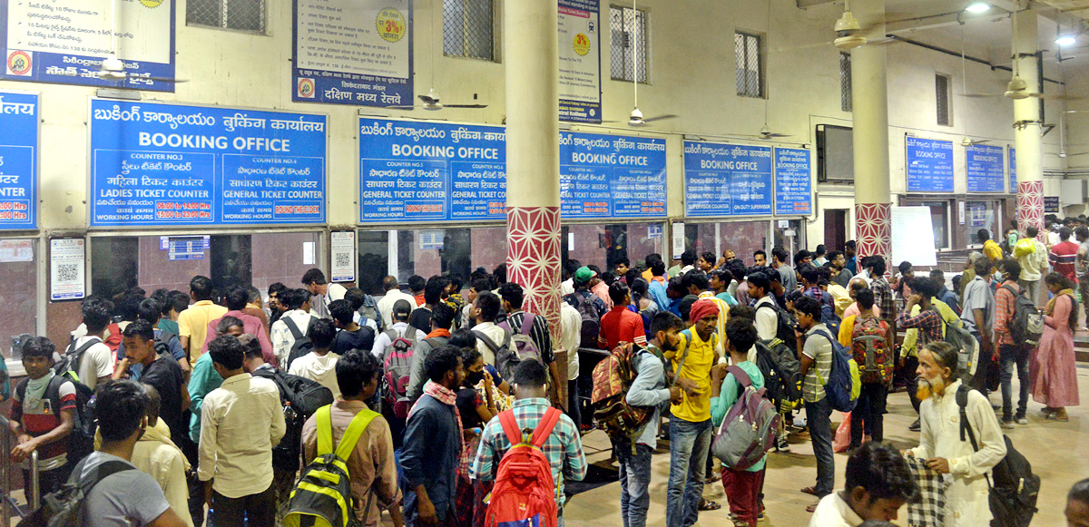 Agnipath Protests In Secunderabadrailwaystation - Sakshi32