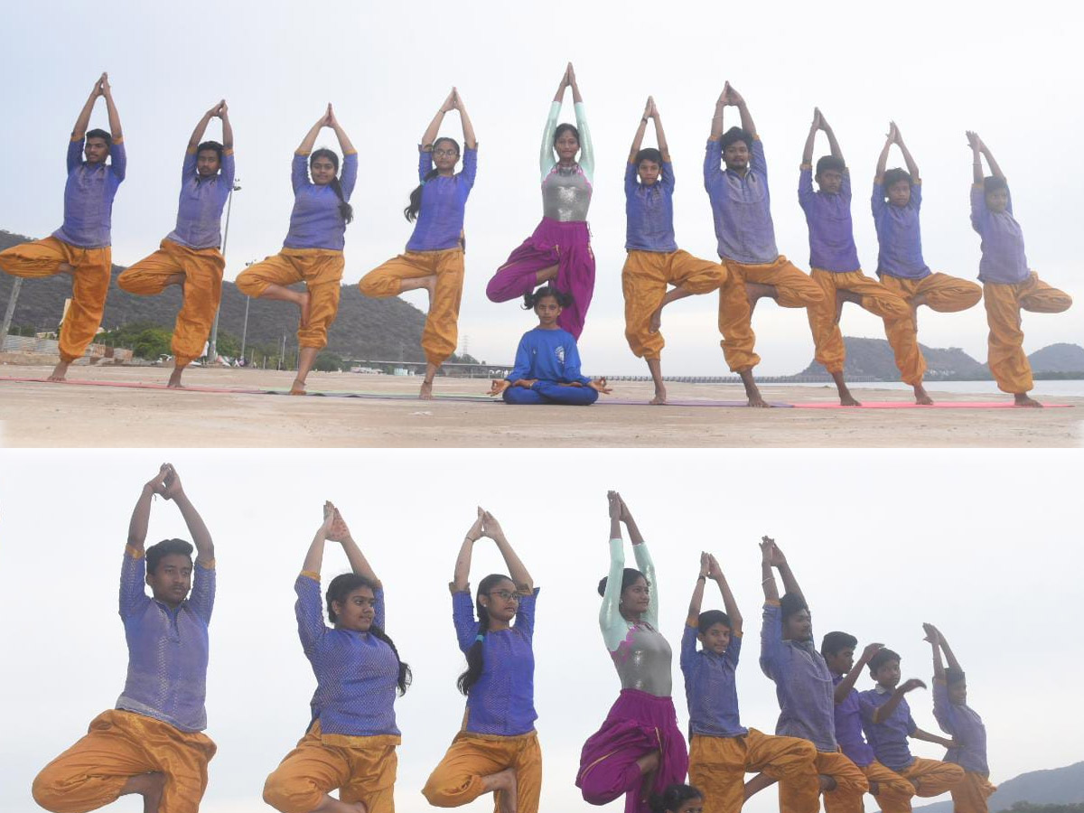 childrens performing yoga asanas at Vijayawada Photo Gallery - Sakshi9