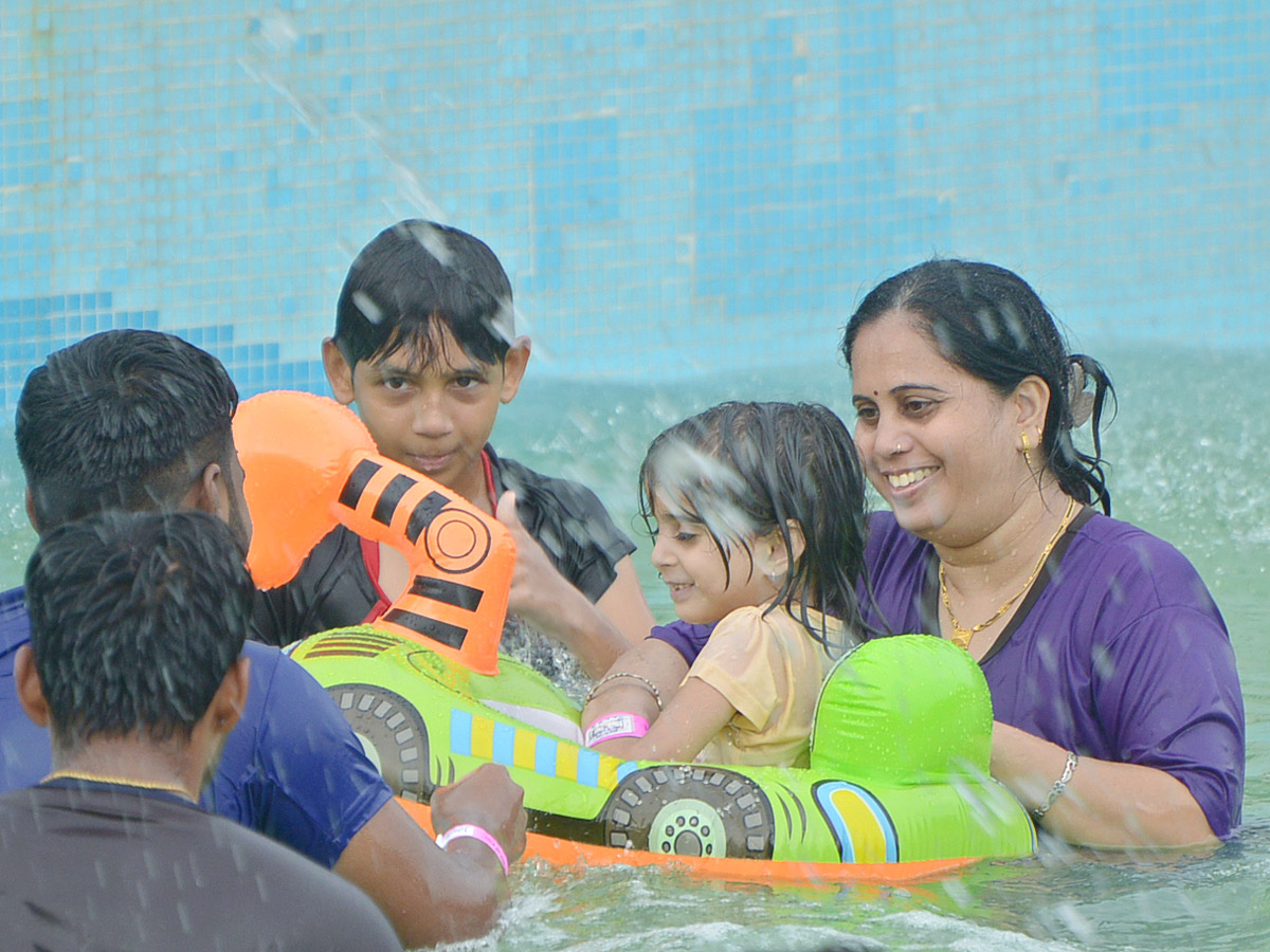 sunday funday at jalavihar hyderabad Photo Gallery - Sakshi2