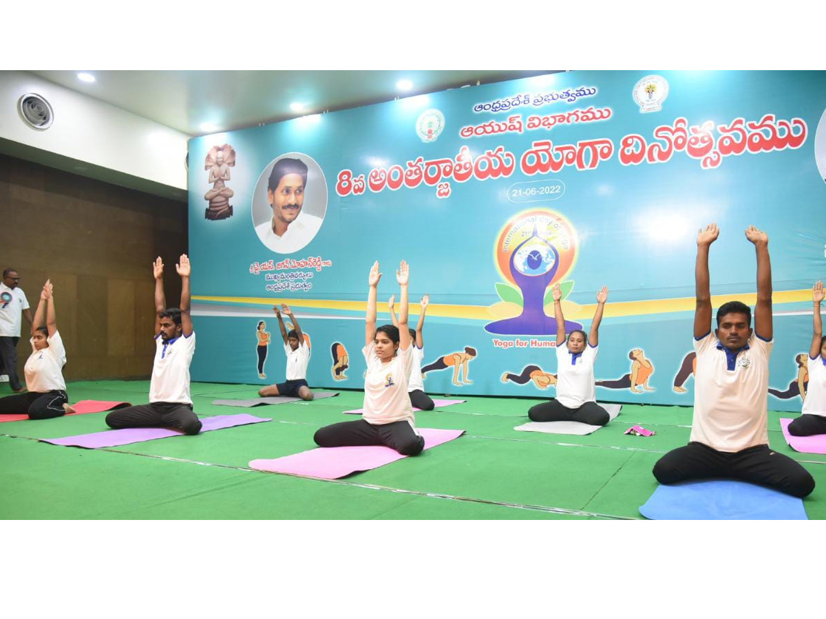 AP minister vidadala rajini participated in International yoga Day 2022 photo Gallery - Sakshi6