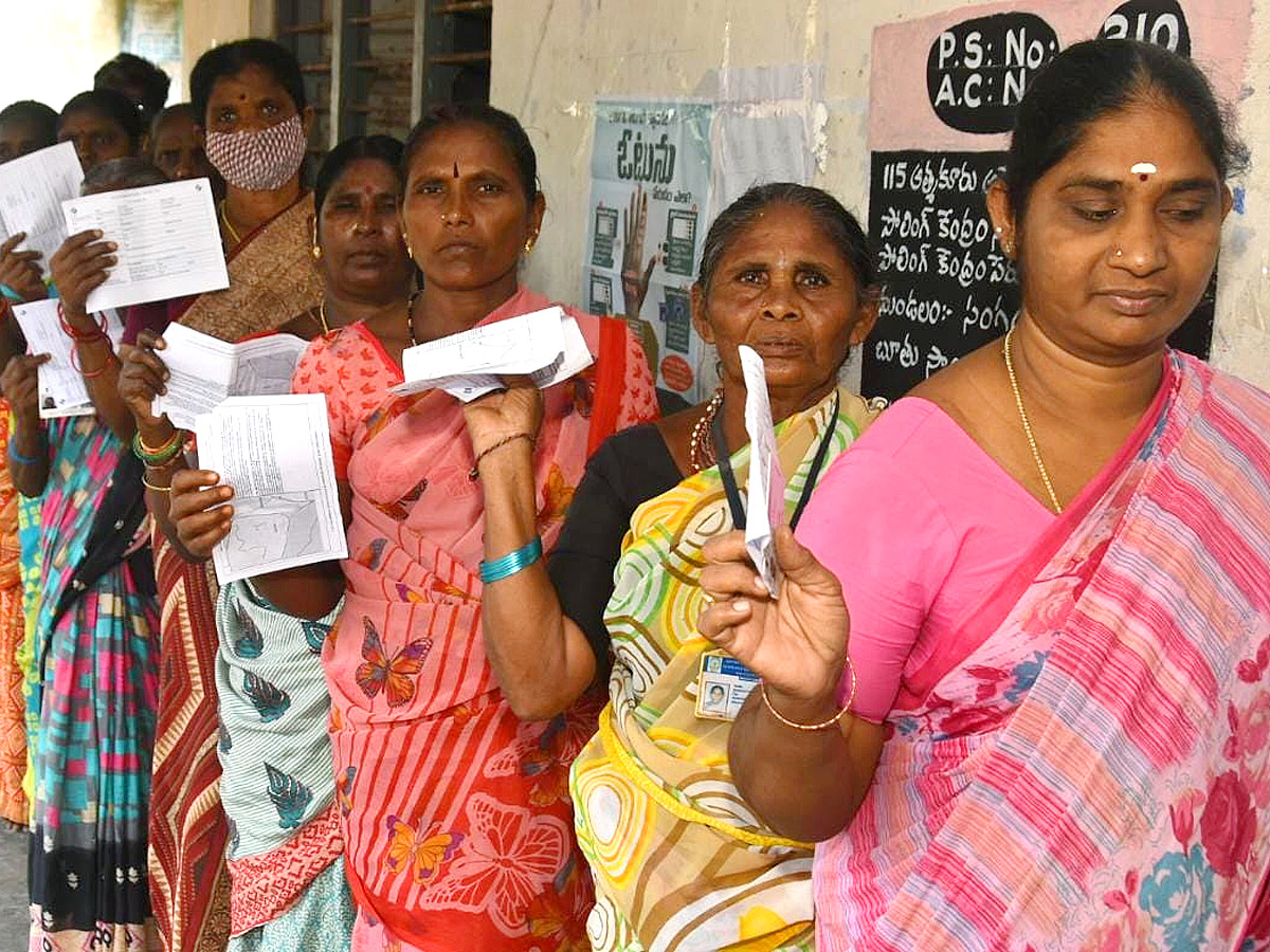 AP Athmakur Bypoll Voters Que Photos - Sakshi2