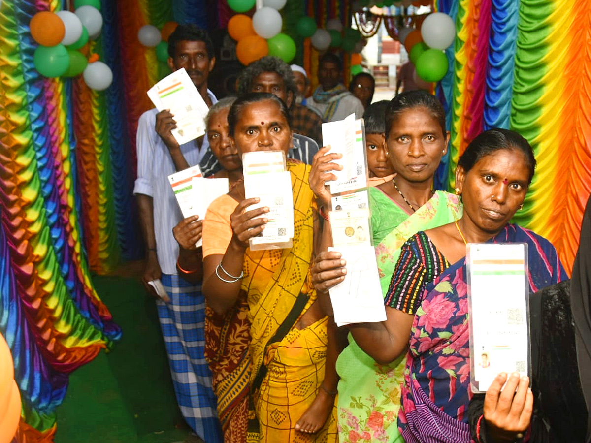 AP Athmakur Bypoll Voters Que Photos - Sakshi3