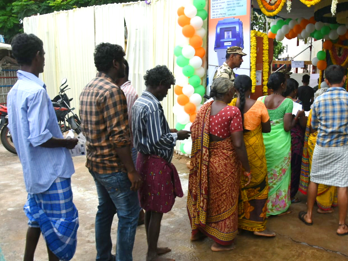 AP Athmakur Bypoll Voters Que Photos - Sakshi5