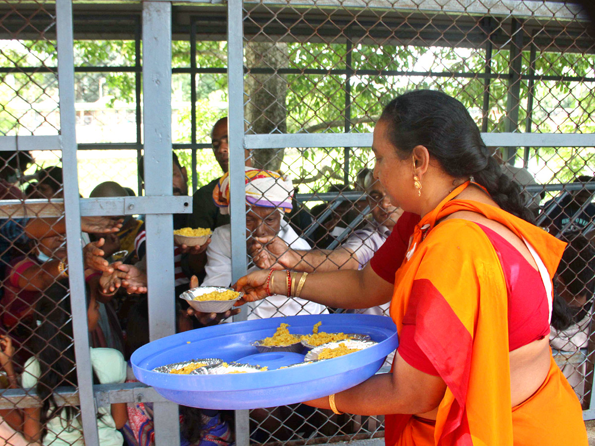 Huge Rush at Tirumala Temple Photos - Sakshi10