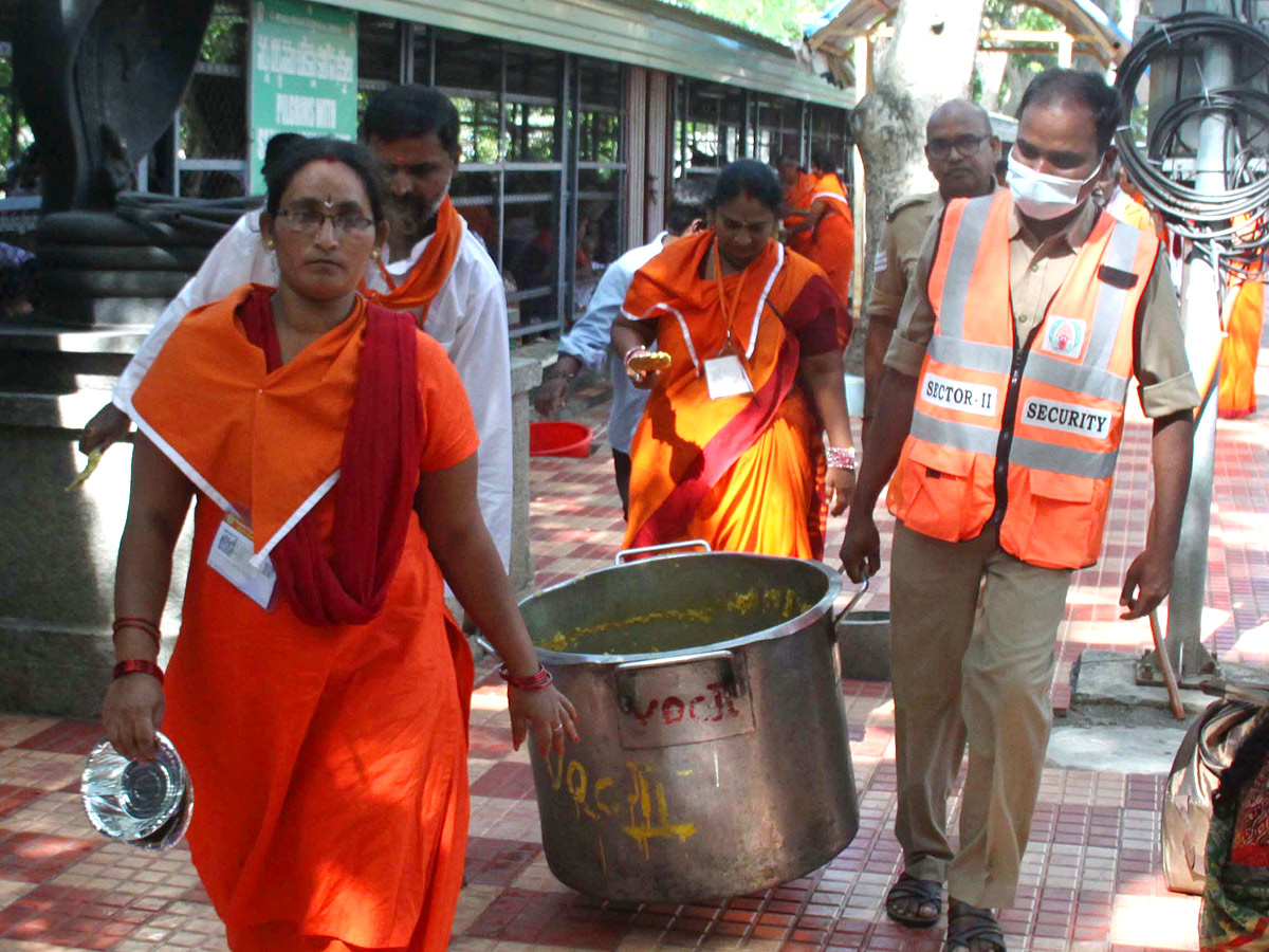 Huge Rush at Tirumala Temple Photos - Sakshi14