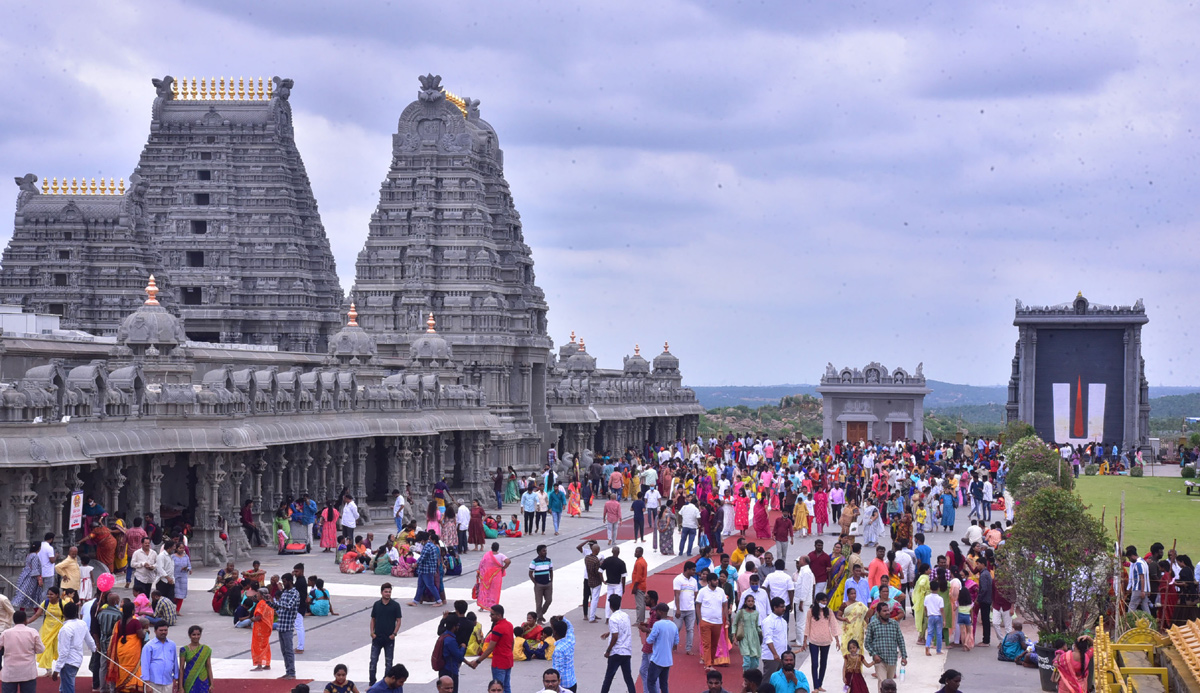 Yadadri witnesses huge rush of devotees on Sunday - Sakshi10