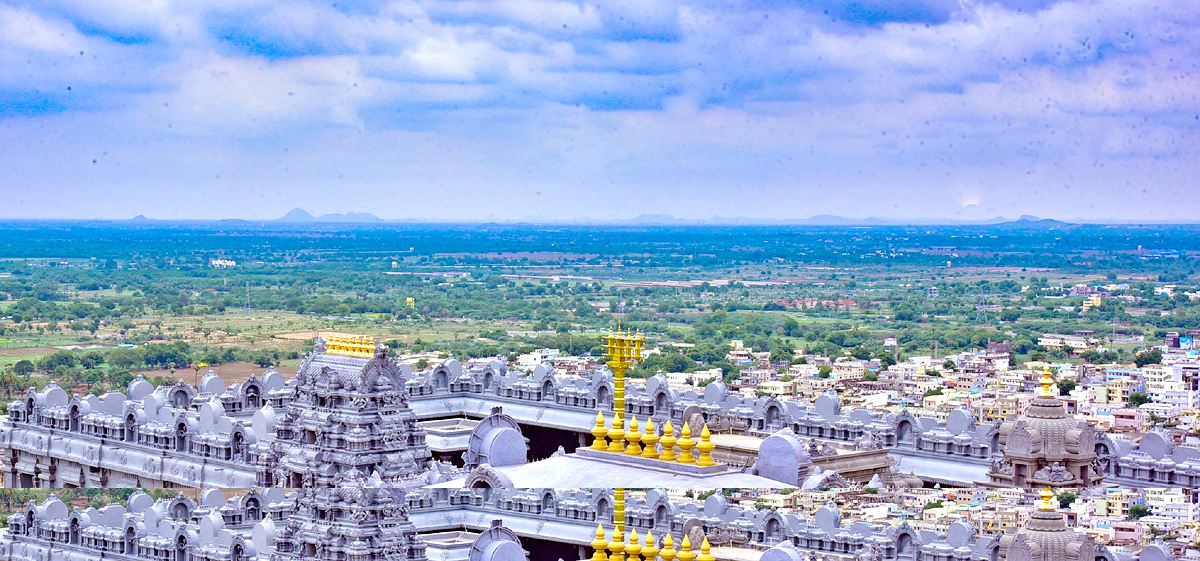 Yadadri witnesses huge rush of devotees on Sunday - Sakshi15