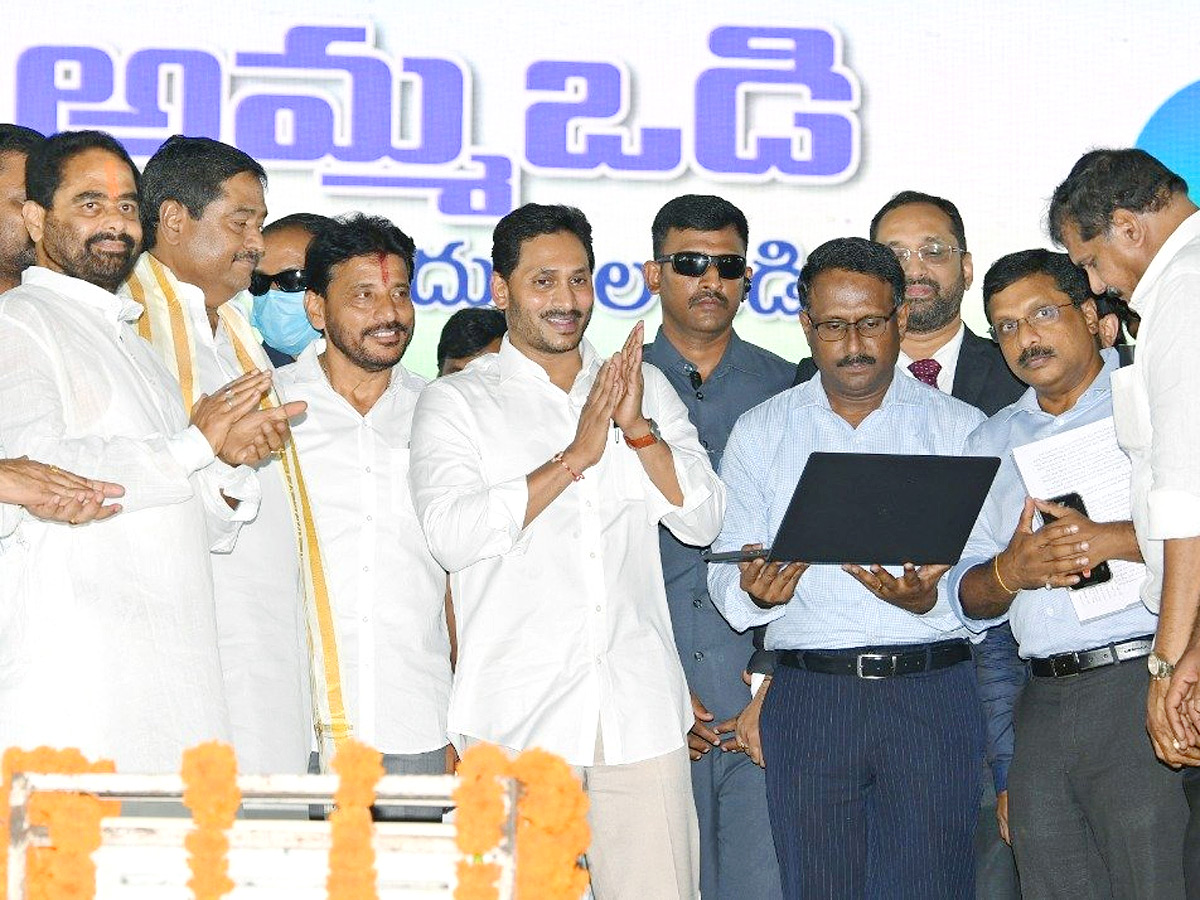 Jagananna AmmaVodi 3rd Phase Funds Released By CM YS Jagan - Sakshi2