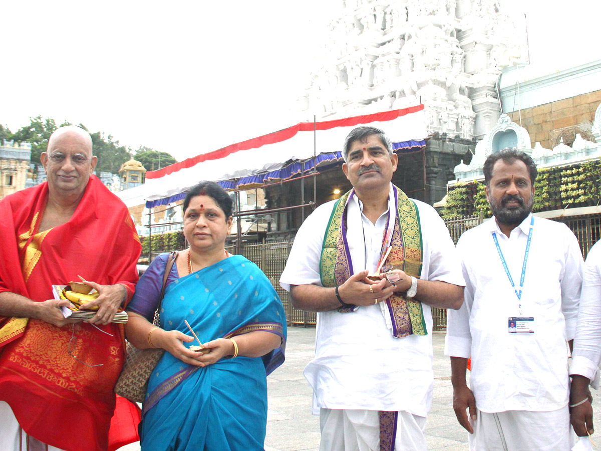 VIPs Visits Tirumala Temple Today  - Sakshi4