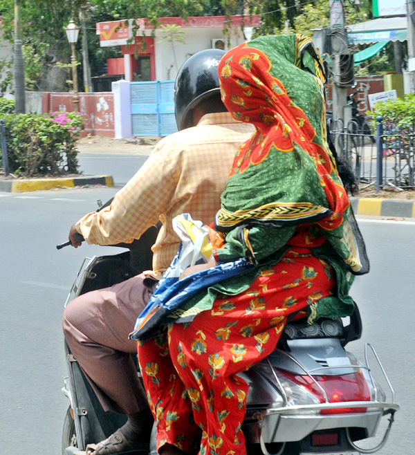 Heavy Summer Temperatures In Telangana And Andhra Pradesh - Sakshi3