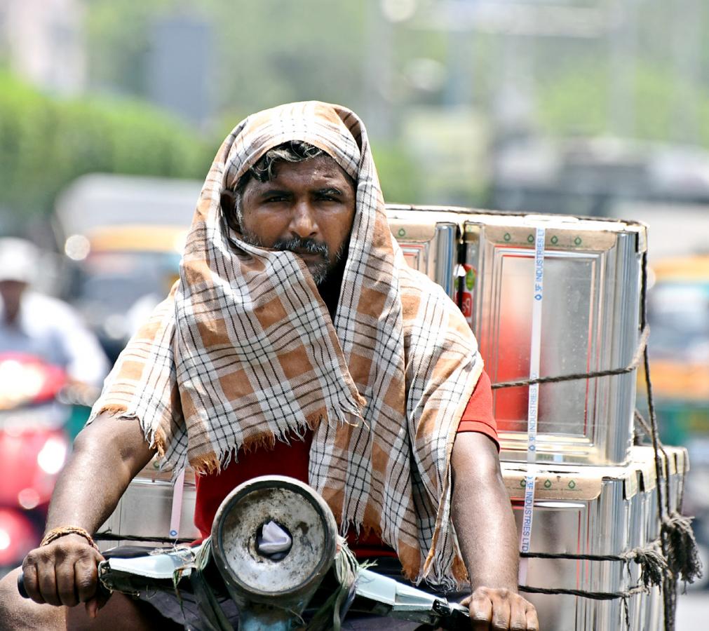 Heavy Summer Temperatures In Telangana And Andhra Pradesh - Sakshi21