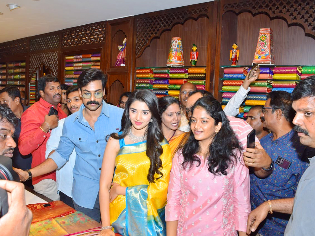 Actress Krithi Shetty Opens Shopping Mall In Nalgonda Photo Gallery - Sakshi6