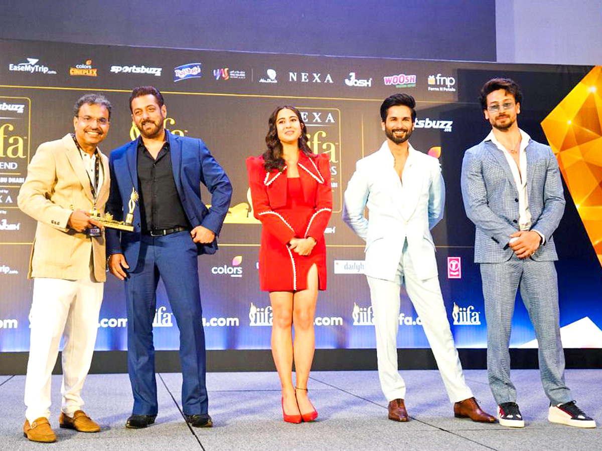 Stars Dazzle IIFA Rocks 2022 Green Carpet Photos - Sakshi12