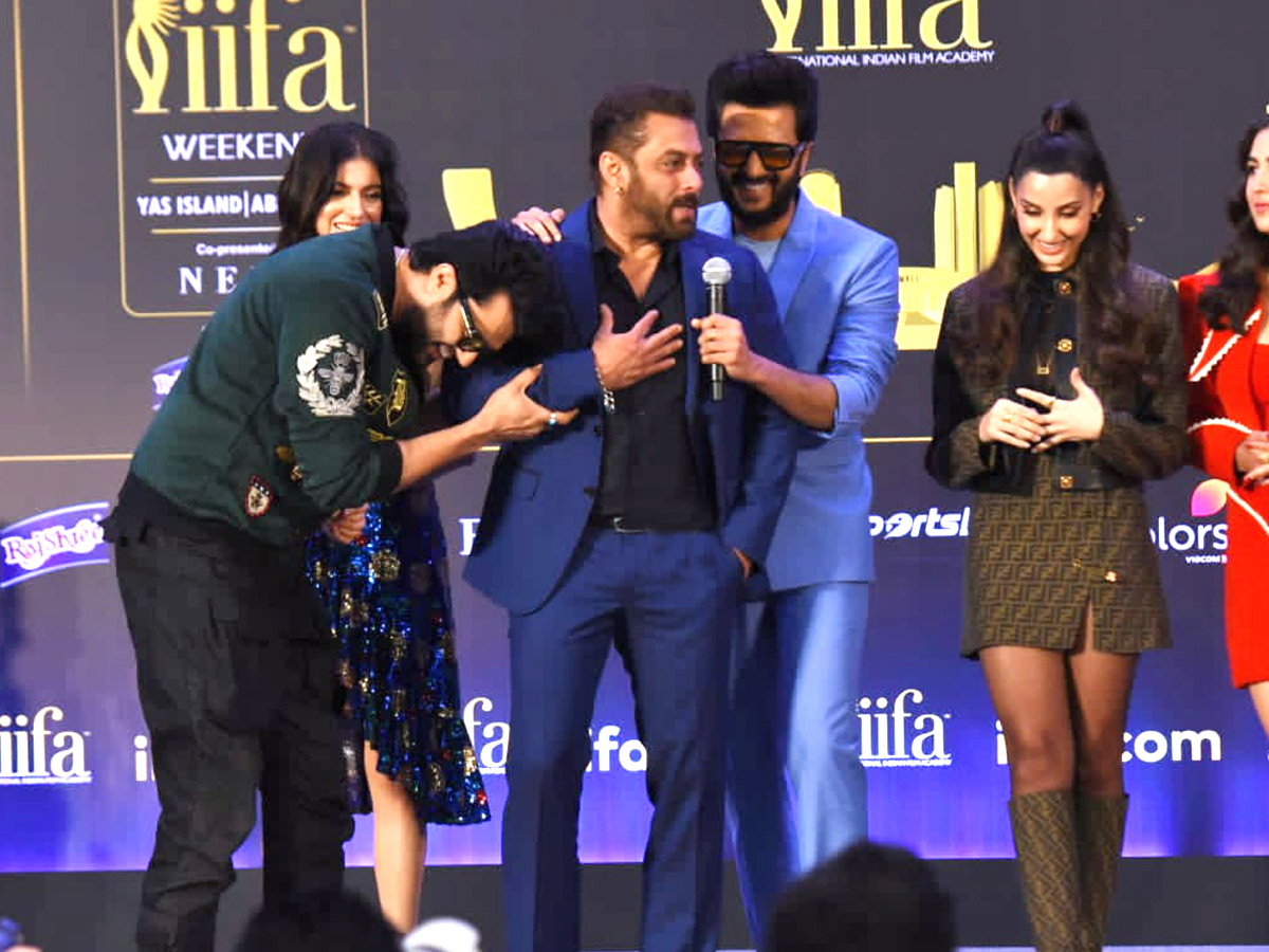 Stars Dazzle IIFA Rocks 2022 Green Carpet Photos - Sakshi10