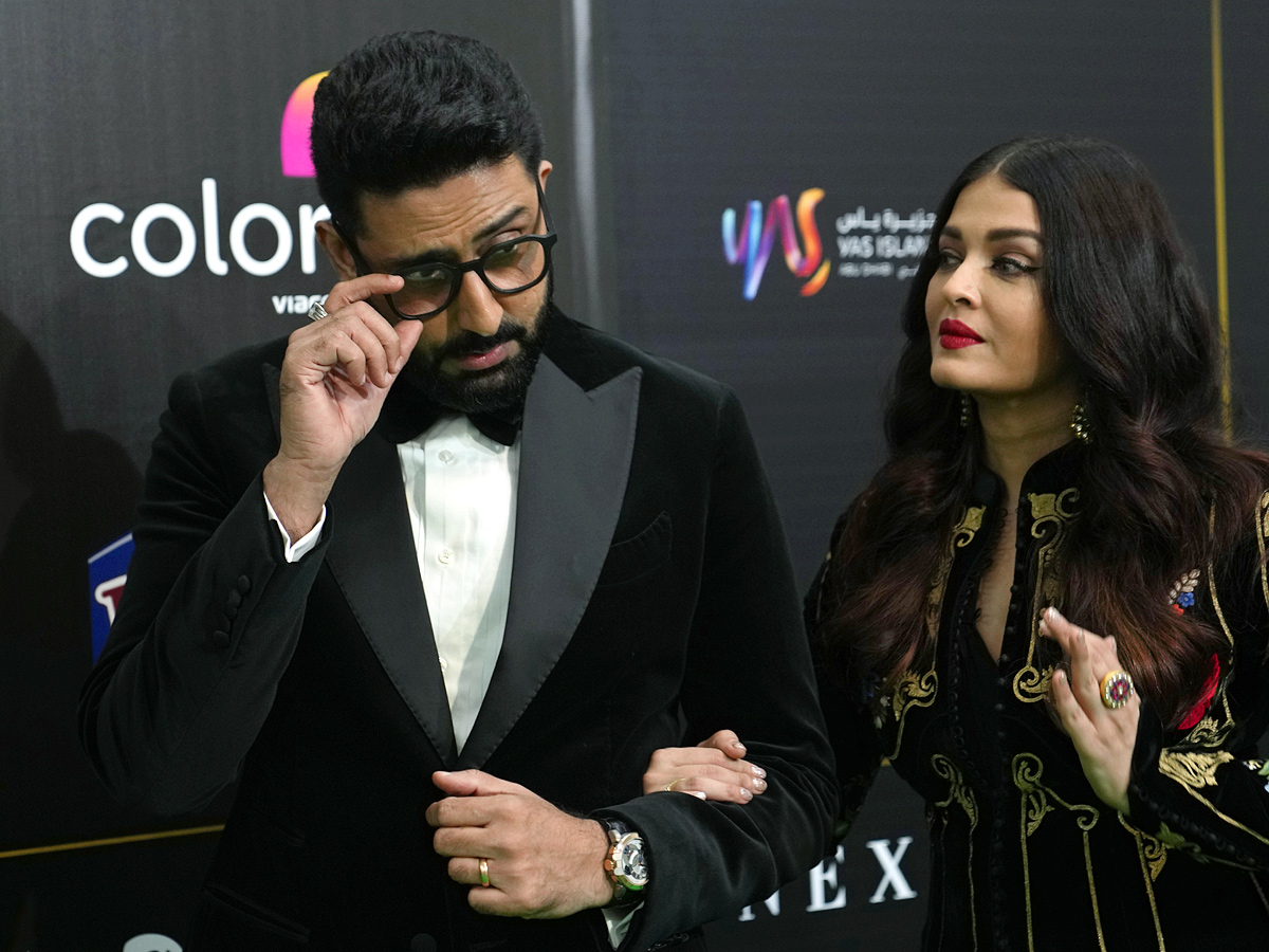 Stars Dazzle IIFA Rocks 2022 Green Carpet Photos - Sakshi39